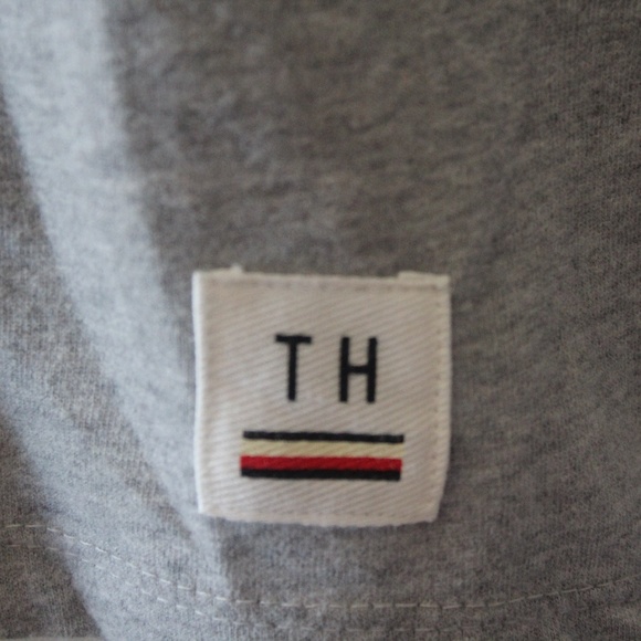 Men's Tommy Hilfiger Tee - Picture 3 of 6